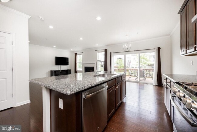 Building Photo - 253 Fairfield Cir W