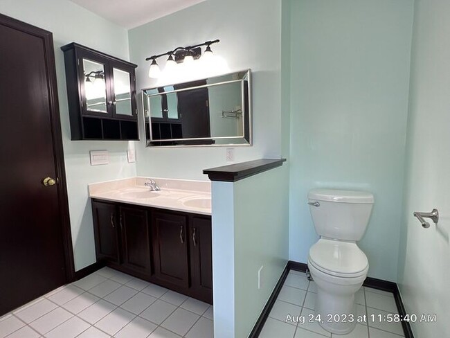 Building Photo - Gorgeous Highland Lakes Home