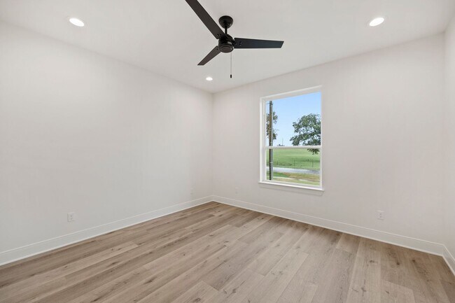 Building Photo - 4 bedroom in Flint! Only 2 years old!