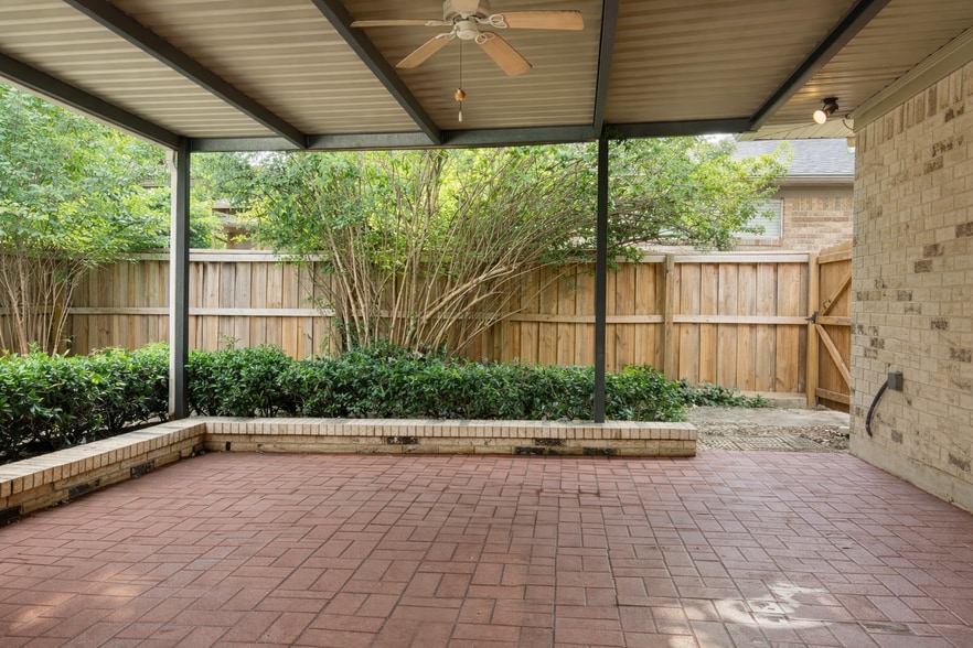 Building Photo - 8217 Lullwater Dr