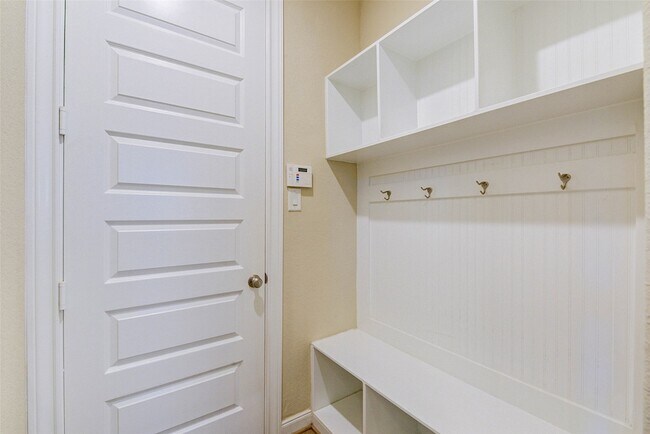 Building Photo - 4022 Steep Woods Dr