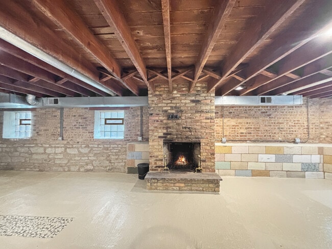 Building Photo - 2501 N Artesian Ave