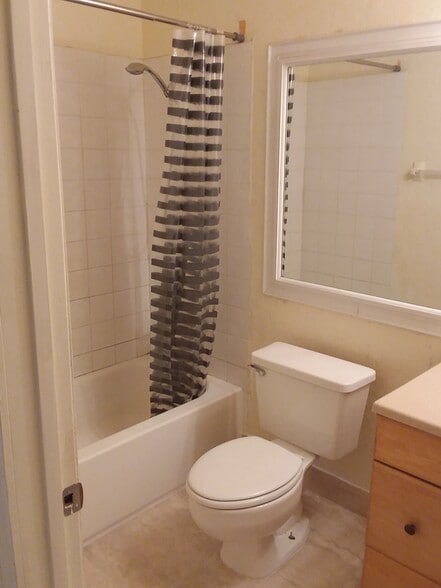 2nd bathroom - 12126 Gibbs Rd