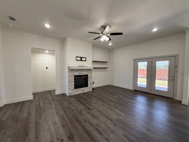 Building Photo - 405 Ranger St