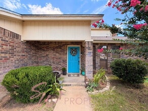 Building Photo - Spacious 3-Bedroom Home in an Established Neighborhood