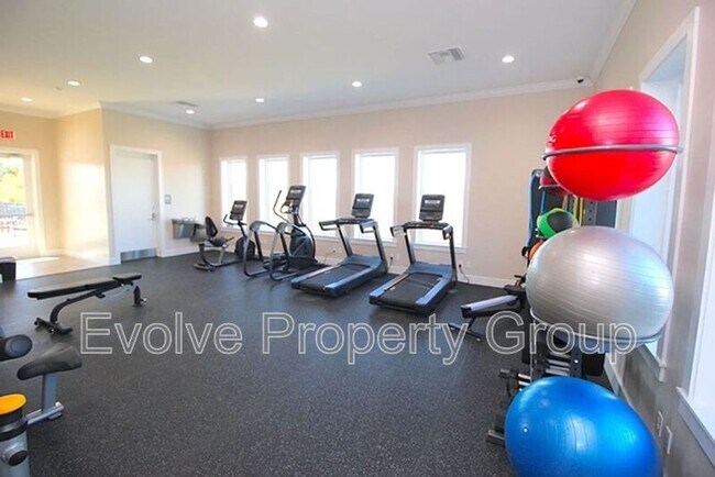 Building Photo - 20 Del Palma Dr