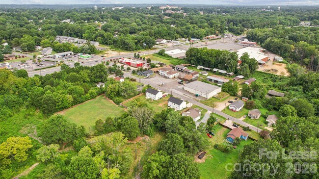 Building Photo - 816 Fairview St