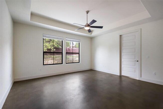 Building Photo - 18400 Lakepoint Cove