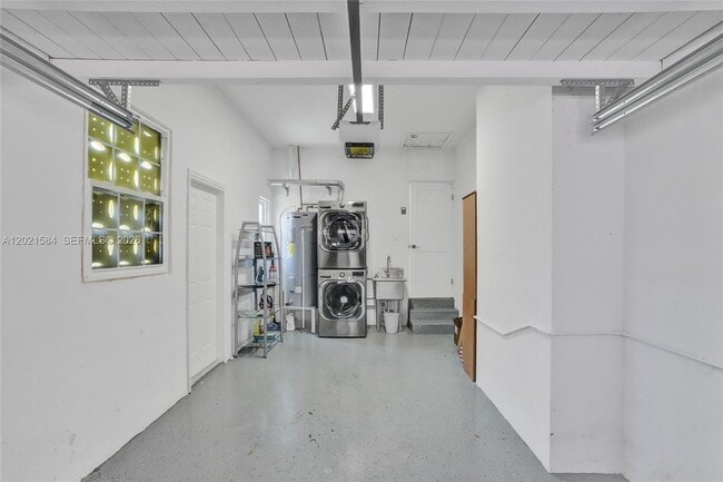 Building Photo - 811 NE 73rd St