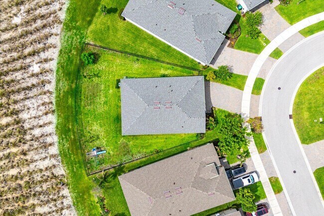 Building Photo - 2770 NE Breezeway Cir