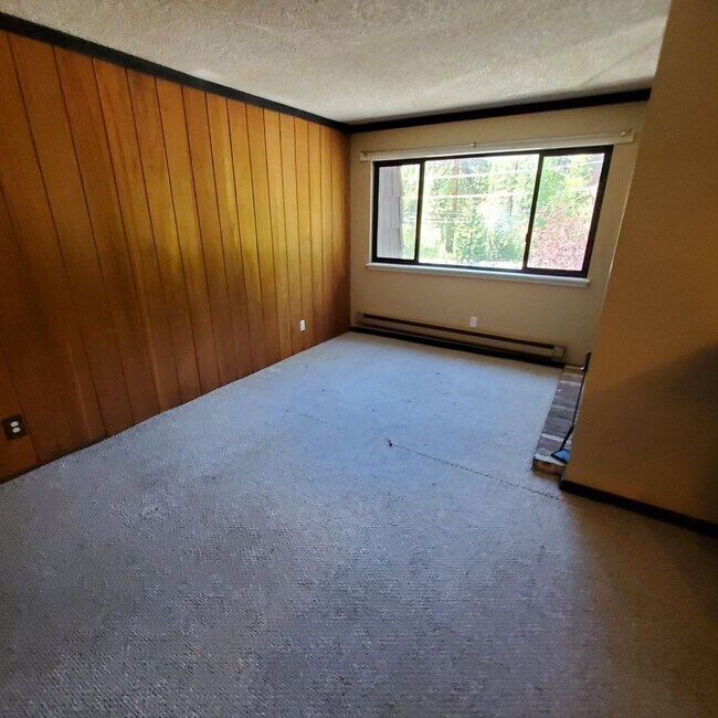 Building Photo - New Listing! LONG TERM: Great Amenities! Spacious Interior! Private Beach!