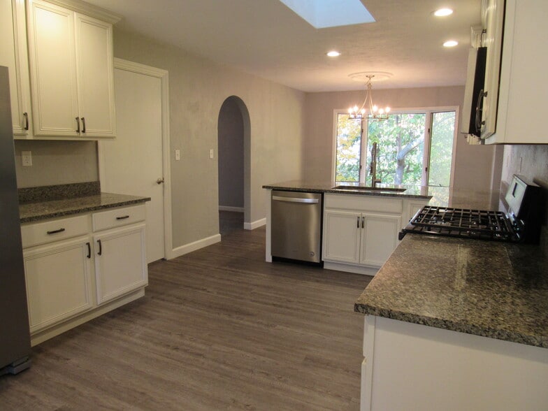 Building Photo - 5213 12th Ave