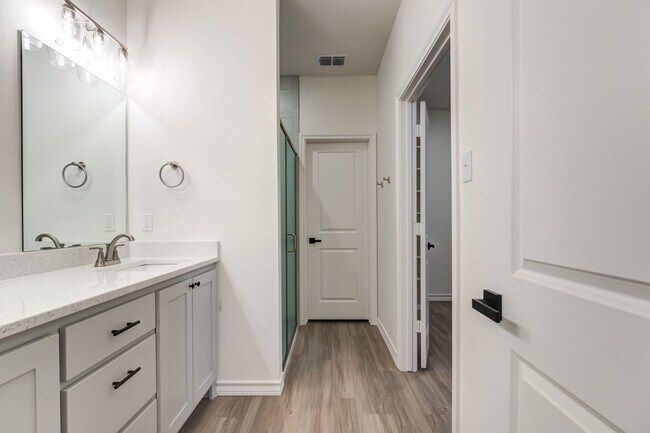 Building Photo - AVAILABLE FOR PRELEASE - 3 Bedroom Townhome in Escondido - Frenship ISD