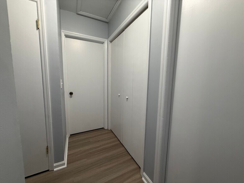 Hallway - 908 S Lexington Ave