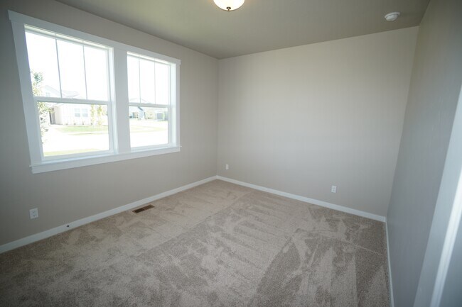 Building Photo - 14561 Pne Knl St