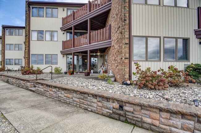 Building Photo - 77 E Water St