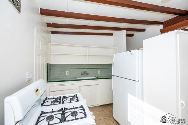 Building Photo - 678 S Orange Ave