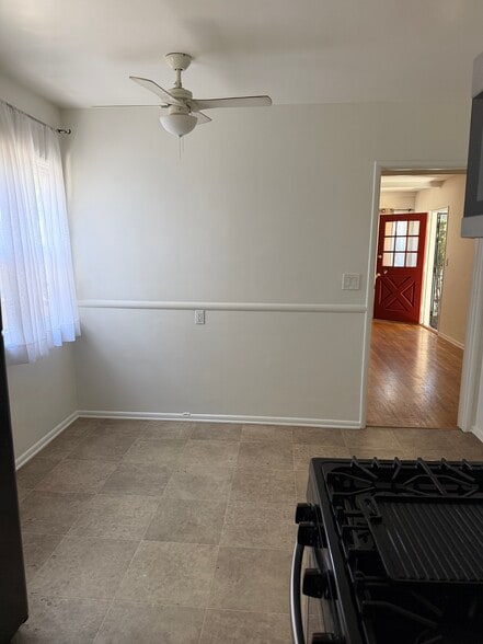 Building Photo - 3909 Vineland Ave