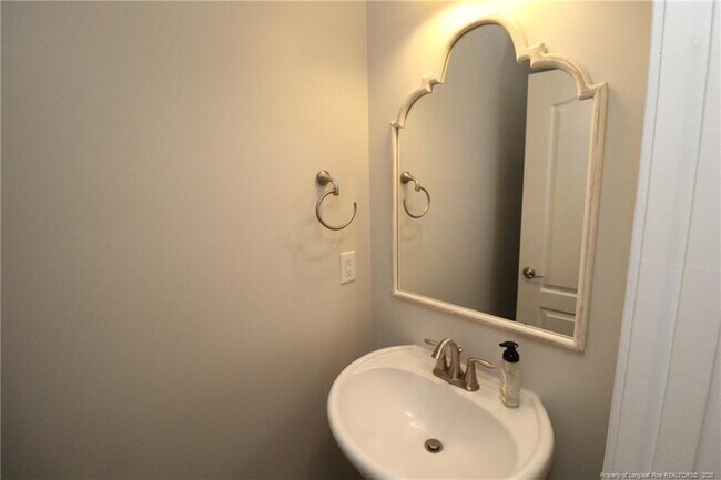 Building Photo - 410 Boscawen Ln