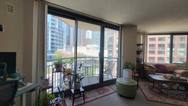 Building Photo - 440 N McClurg Ct