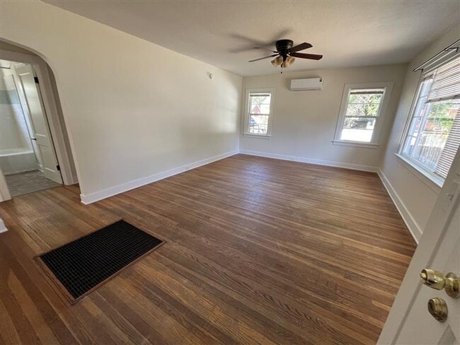 Building Photo - Newly Renovated Two Bedroom House for Rent...