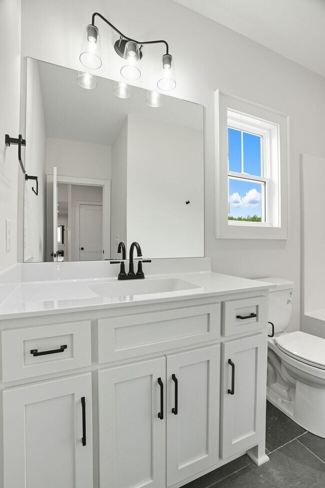 Building Photo - FOR LEASE- 4 BED 3 BATH SINGLE-FAMILY HOME IN LEBANON!