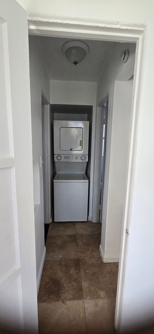 Building Photo - 6719-21 Wunderlin Ave