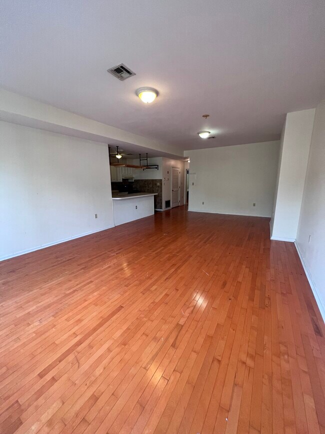 Building Photo - 225 Halladay St