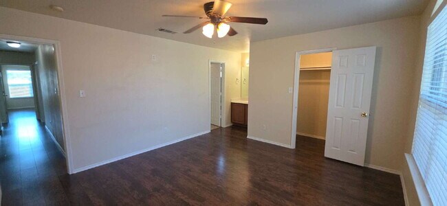 Building Photo - Expansive Mansfield Home with 5 Bedrooms, ...