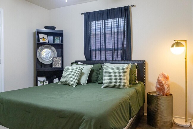 Building Photo - 5725 110th St