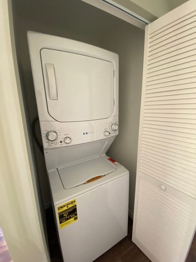 Building Photo - Adorable and Updated 3BR, 2BA Brick Ranch in the heart of Martinez!