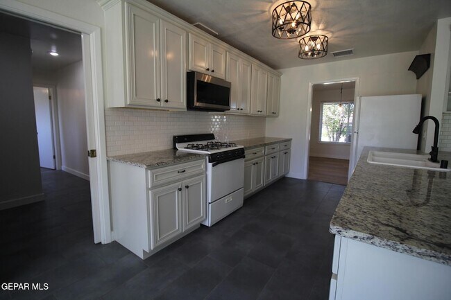 Building Photo - 19014 Armington Dr