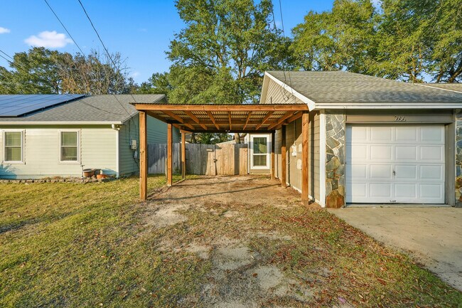 Building Photo - 266 Honeysuckle Way