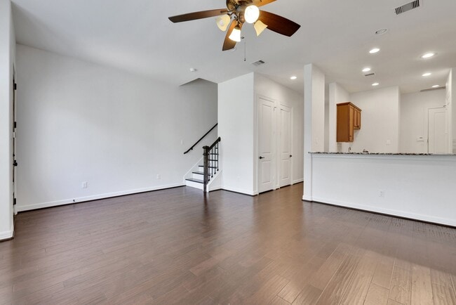 Building Photo - 12 Tassia Ln