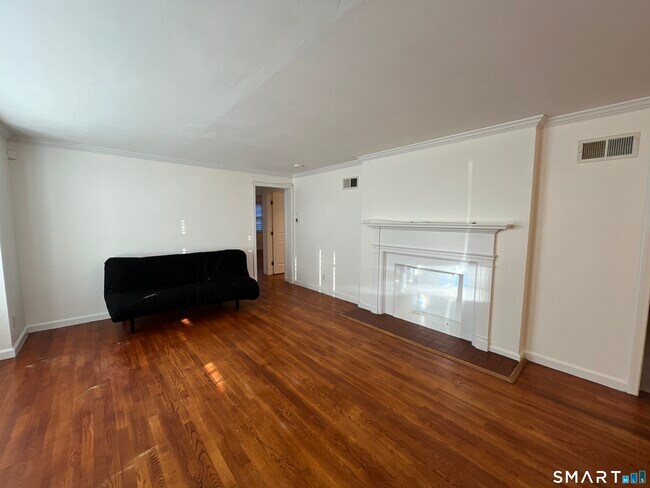 Building Photo - 110 Roger White Dr
