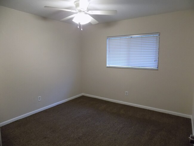 Building Photo - **Available in March** 2 Br/2 ba Condo clo...