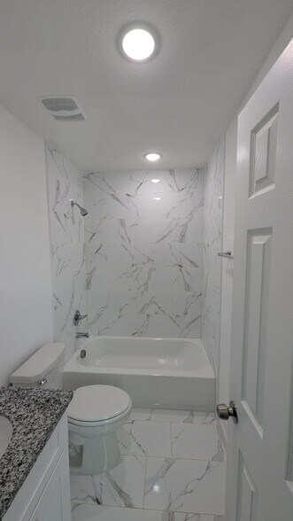 Building Photo - 2310 Wavell St