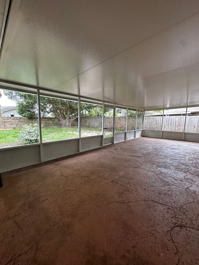 Building Photo - 2719 Merrie Oaks Rd