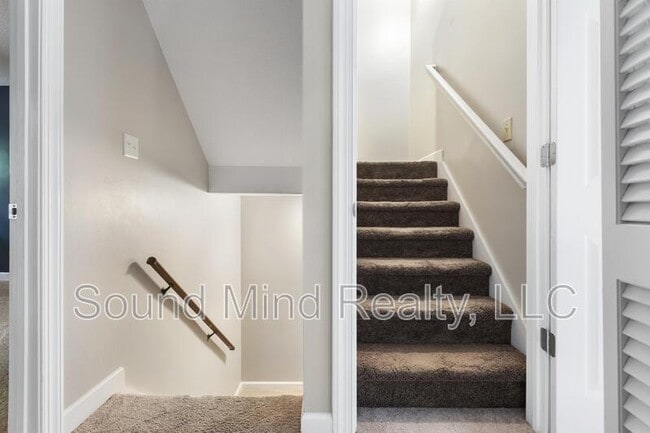 Building Photo - 112 Lomond Ln