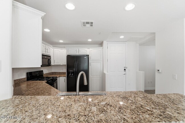 Building Photo - 5350 E Deer Valley Dr