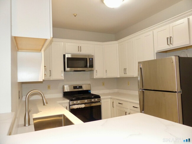 Building Photo - 105 Richards Ave