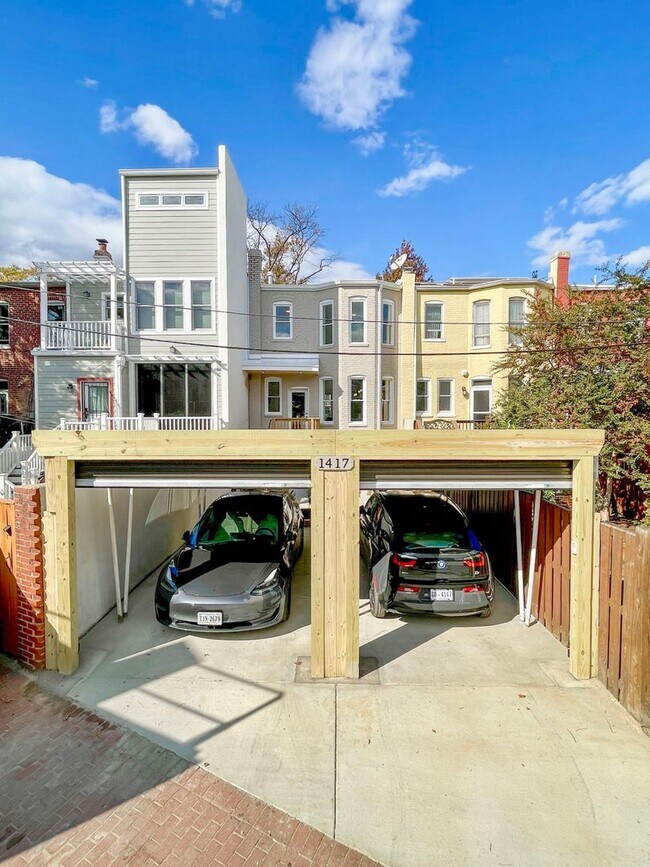 Building Photo - Renovated Hill East 3BR Near Metro + Parking