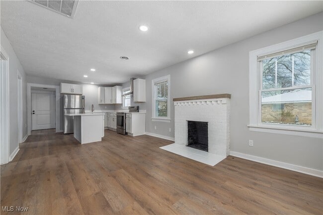 Building Photo - 218 Roxboro Rd