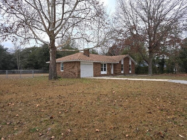 Building Photo - 620 Rainbow Dr