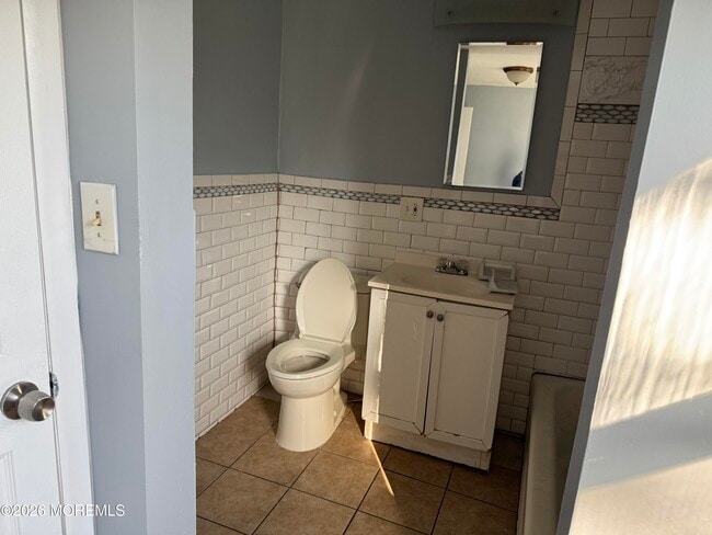 Building Photo - 811 Central Ave