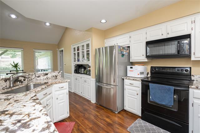 Building Photo - 116 Meadowglen Cir