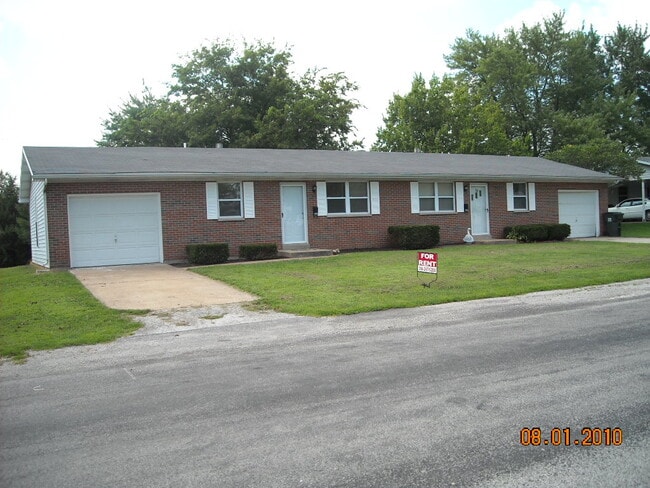 Building Photo - 635 Mark Dr
