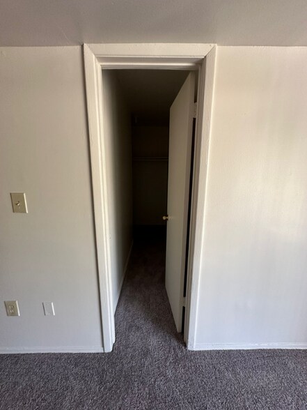 Building Photo - 1903 Country Ln