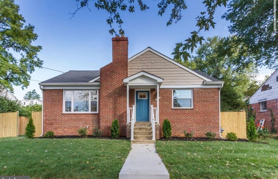 Front -newly renovated & landscaped - 4915 Strathmore Ave