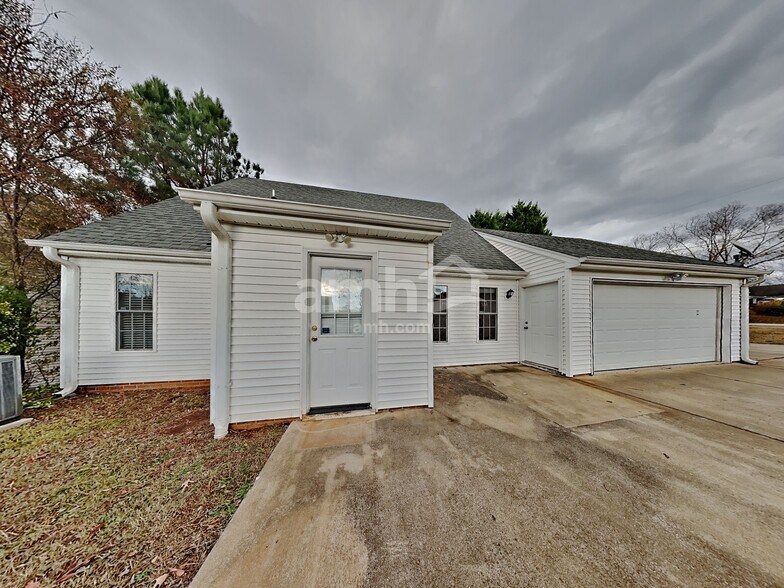 Building Photo - 408 Mossie Smith Rd